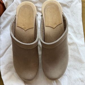 Women's No. 6 Taupe Clog Mules size 7